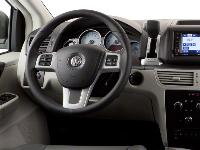 2010 Volkswagen Routan SEL