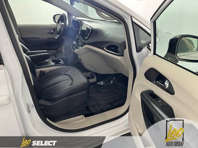 2024 Chrysler Pacifica Touring L AWD
