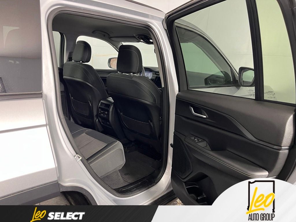 2023 Jeep Grand Cherokee Laredo 4x2