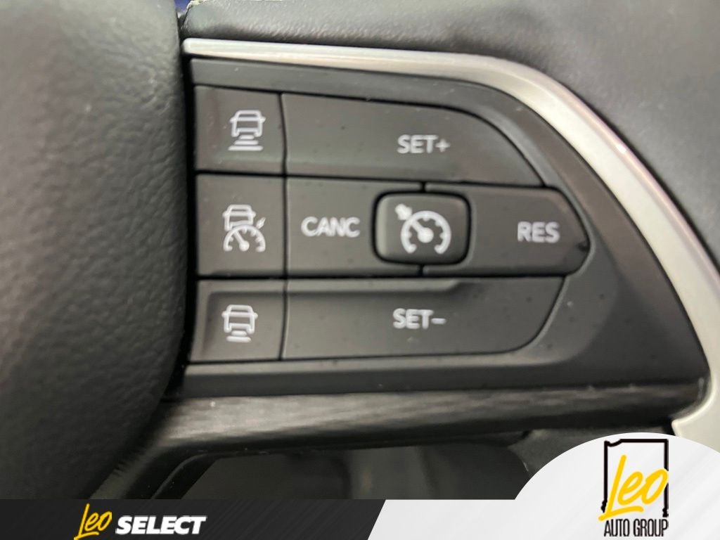 2023 Jeep Grand Cherokee Laredo 4x2