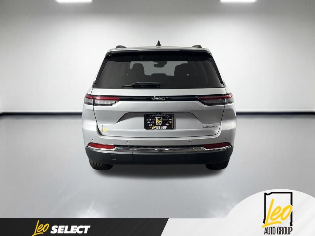2023 Jeep Grand Cherokee Laredo 4x2