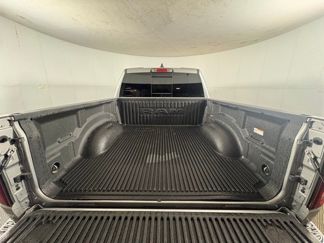 2022 RAM 1500 Laramie Crew Cab 4x4 5'7' Box