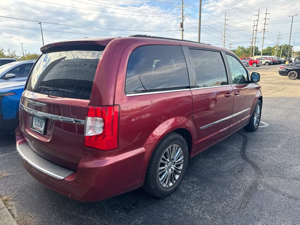 2014 Chrysler Town & Country Touring-L