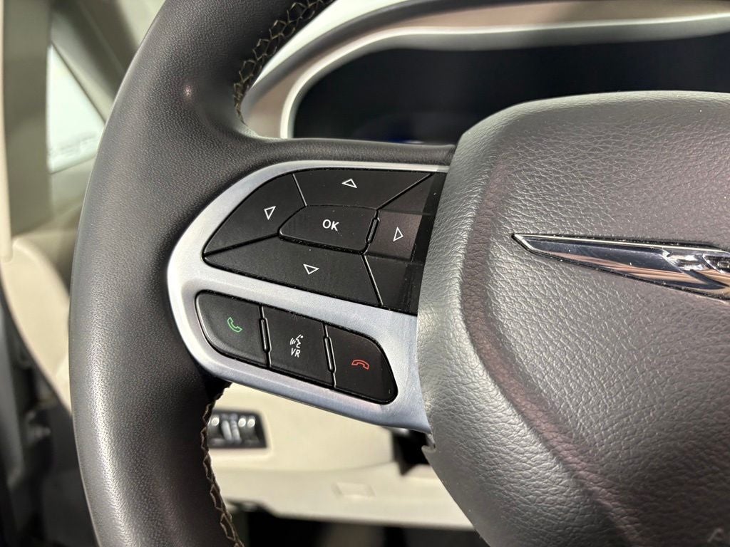 2022 Chrysler Voyager LX