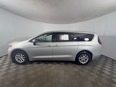 2022 Chrysler Voyager LX