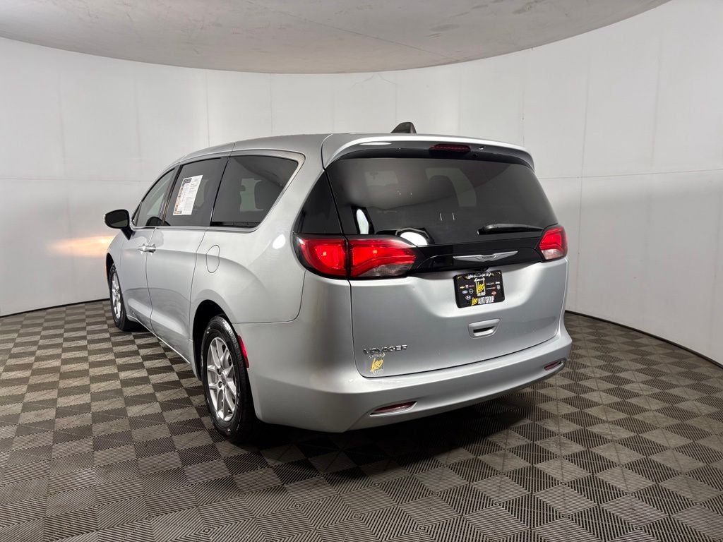 2022 Chrysler Voyager LX