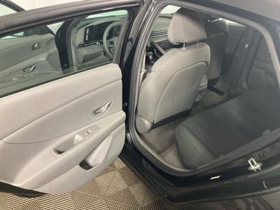 2025 Hyundai ELANTRA SE