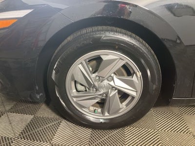 2025 Hyundai ELANTRA SE