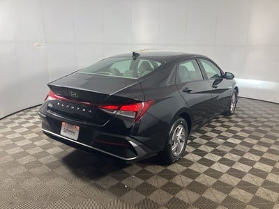 2025 Hyundai ELANTRA SE