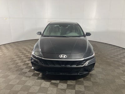 2025 Hyundai ELANTRA SE